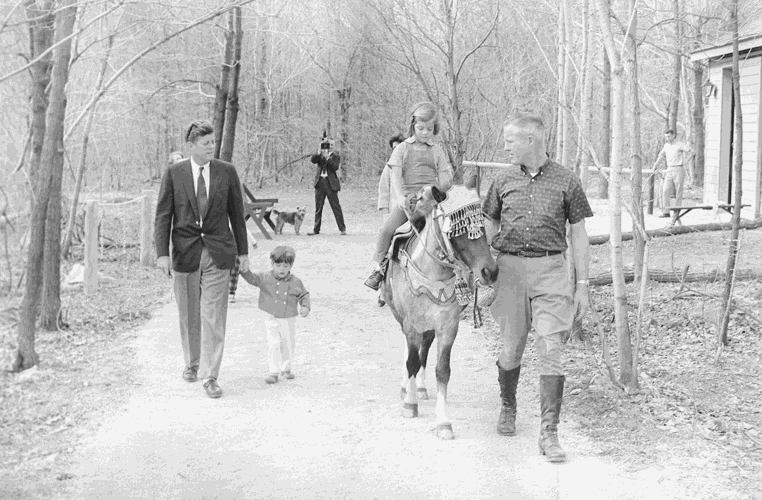 JFK_&_Kids_with_horse_at_Camp_David,_1963.png