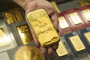 Economic jitters and soaring gold prices create a frenzy for US jewelry merchants
