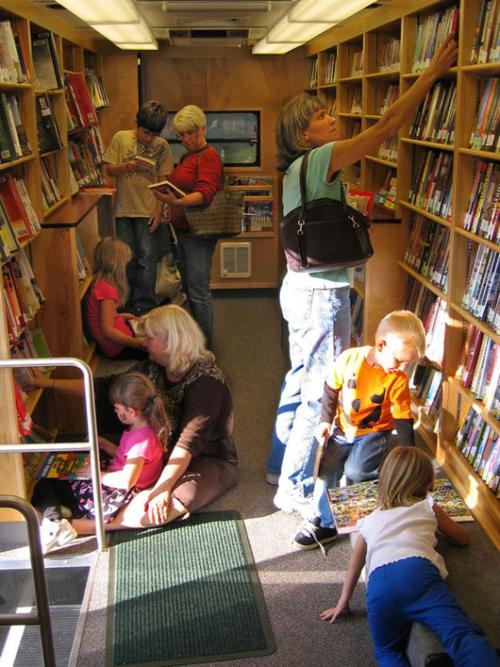 Book It Downtown For First Saturday Arts Entertainment