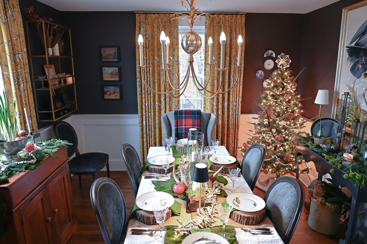 Visitors admire Christmas decor, learn about history during candlelight