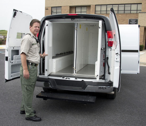 County jail puts new van to use 