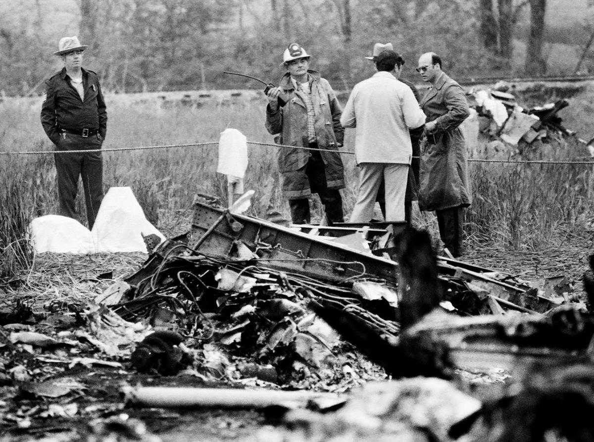 Walkersville pays tribute to victims of 1981 plane crash in memorial