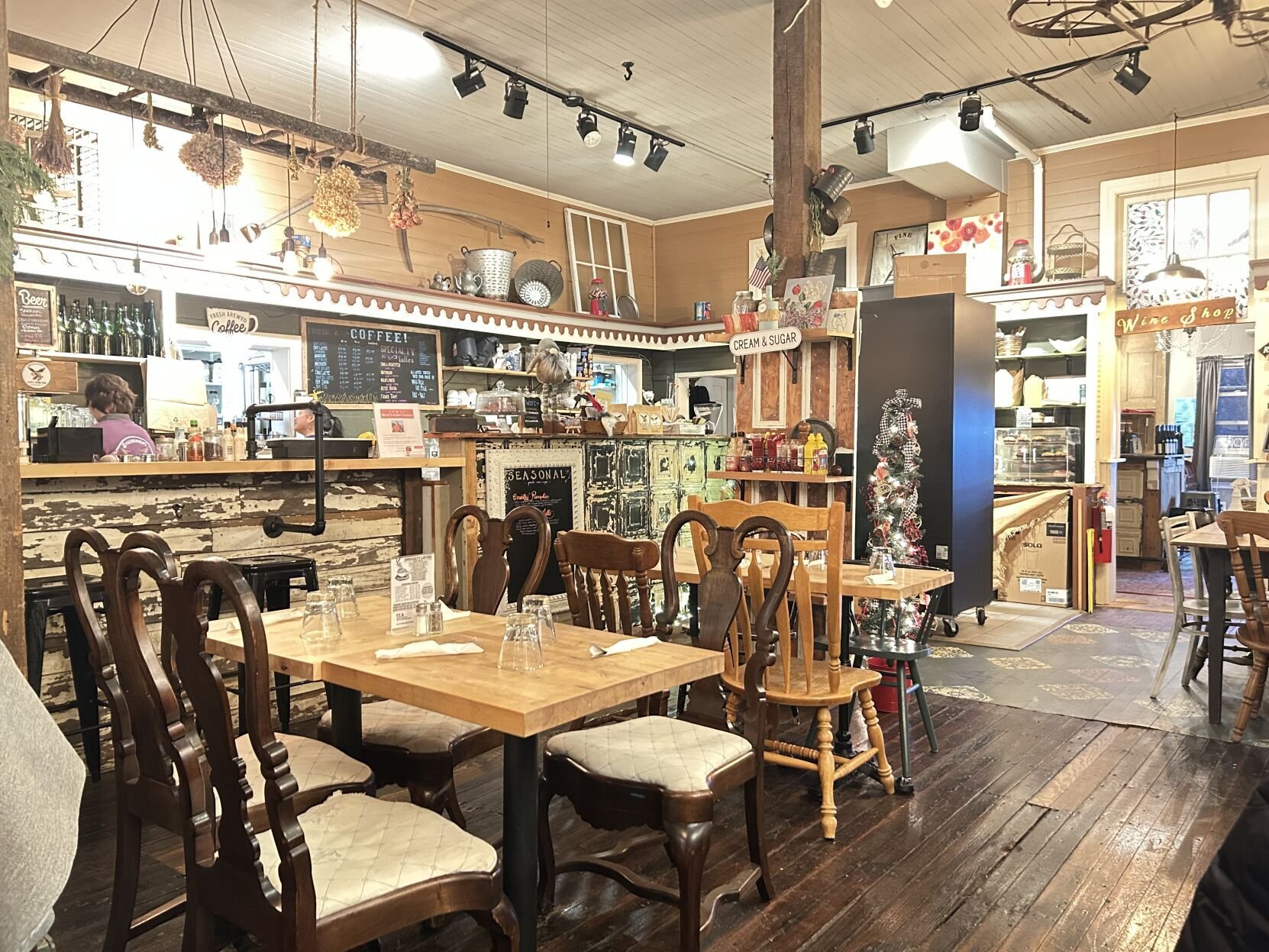 Explore Snallygaster's Cafe: A Culinary Gem in Bolivar