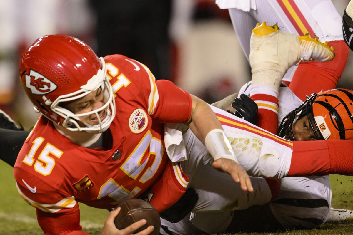 Patrick Mahomes plays through ankle sprain, leads Chiefs to Super
