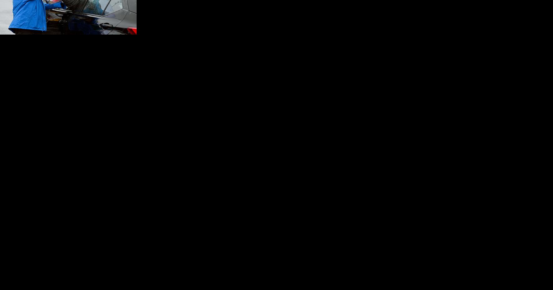 In rain and cold, turkey distribution event shares Thanksgiving spirit - Vimarsana News