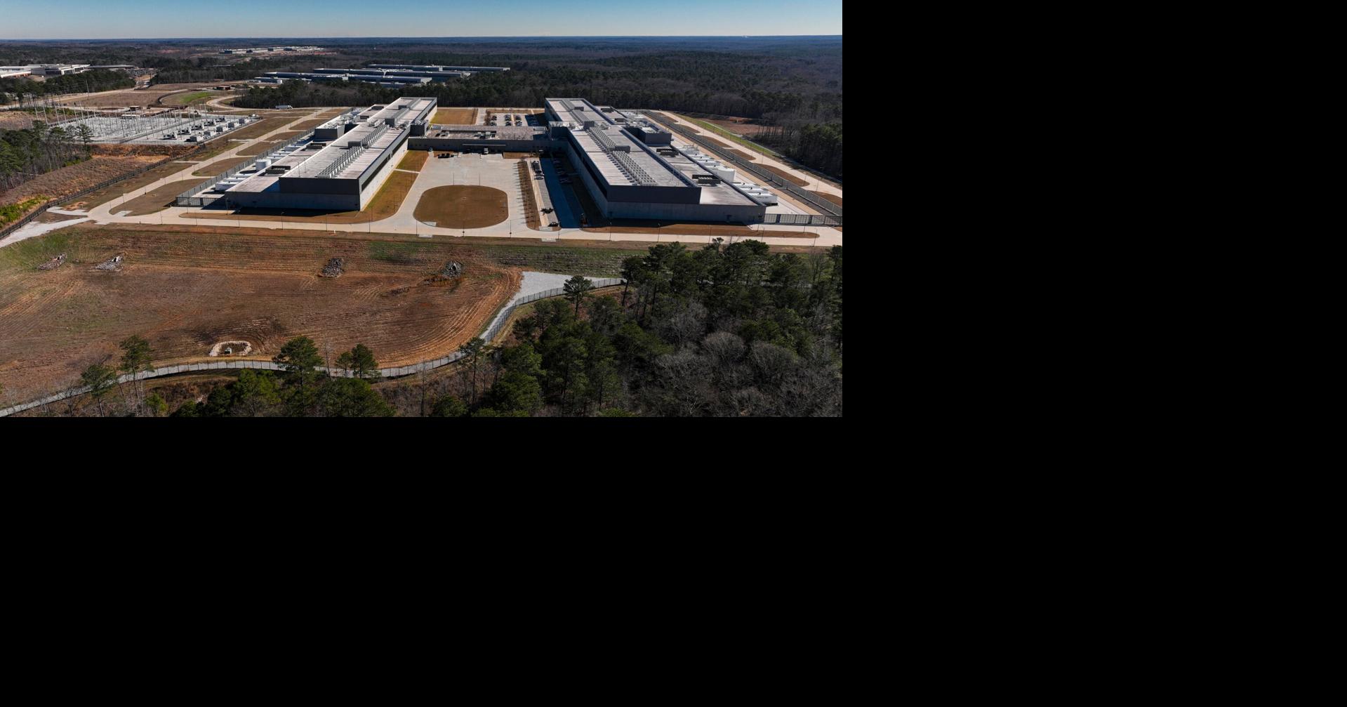 Energy, water use and pollution of AI and data centers rival most countries According to a United Nations University report, the environmental footprint of data centers already rivals some of the world's largest countries By SETH BORENSTEIN AP Science Writer Jun 19, 2026 4 mins ago