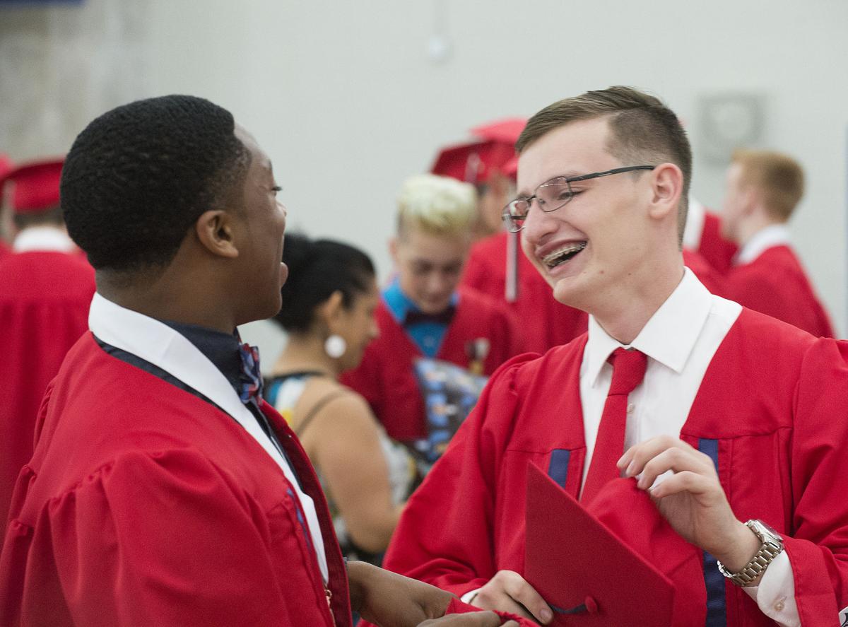 Thomas Johnson High Senior Who Overcame Homelessness Other Challenges Among 332 Grads Graduation Fredericknewspost Com