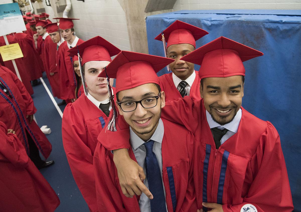 Thomas Johnson High Senior Who Overcame Homelessness Other Challenges Among 332 Grads Graduation Fredericknewspost Com
