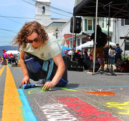 Artists chalk the street in Middletown art festival | Economy & business |  fredericknewspost.com