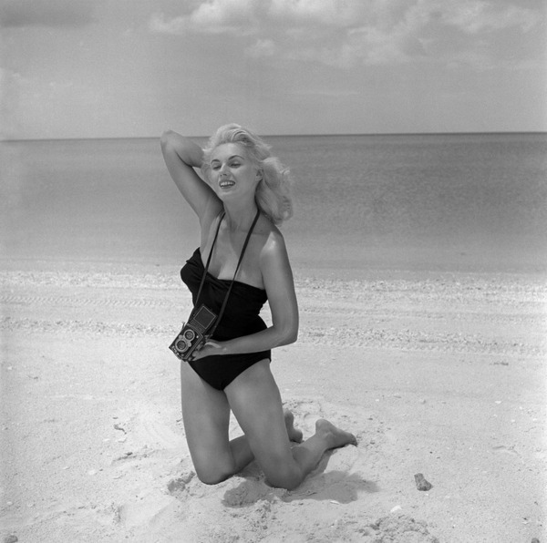 Obits In The News Bunny Yeager Photographer Of Bettie Page Pinups Obituaries Fredericknewspost Com