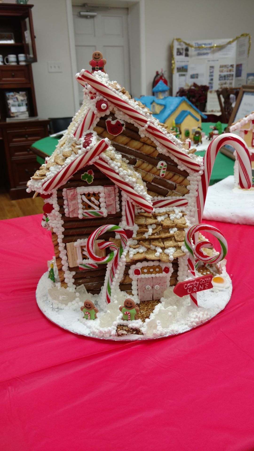 Scents and Sweets competitors bake their way to gingerbread perfection