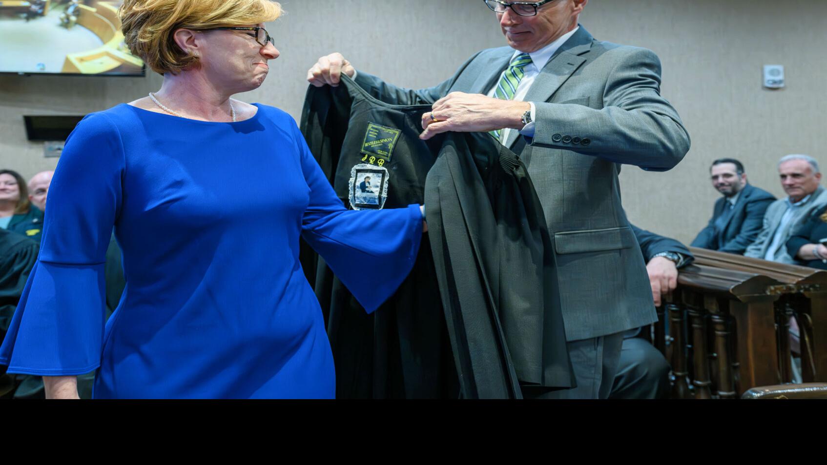 Frederick County #39 s newest circuit court judge takes the bench Courts