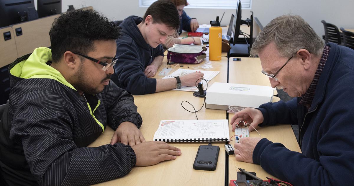 In the Classroom: Building computer hardware gives Hood students more ...