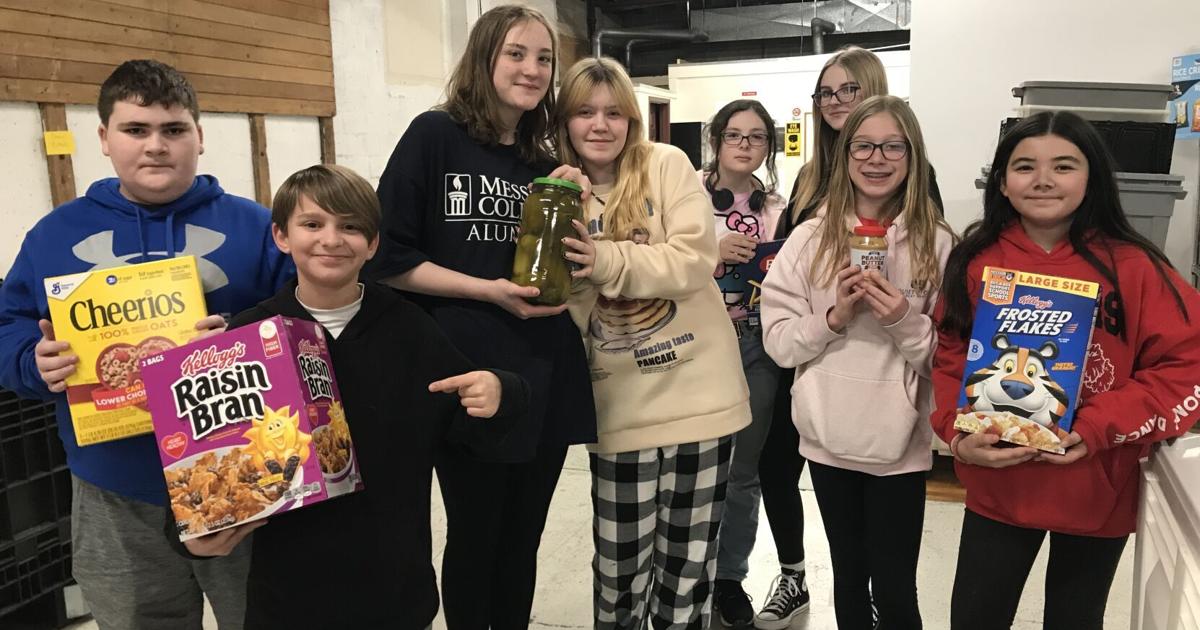 New Market Middle School volunteer at food bank Announcements