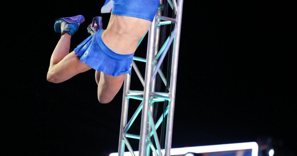 Urbana grad Jessie Graff completes 'American Ninja Warrior' qualifying run while wearing heels