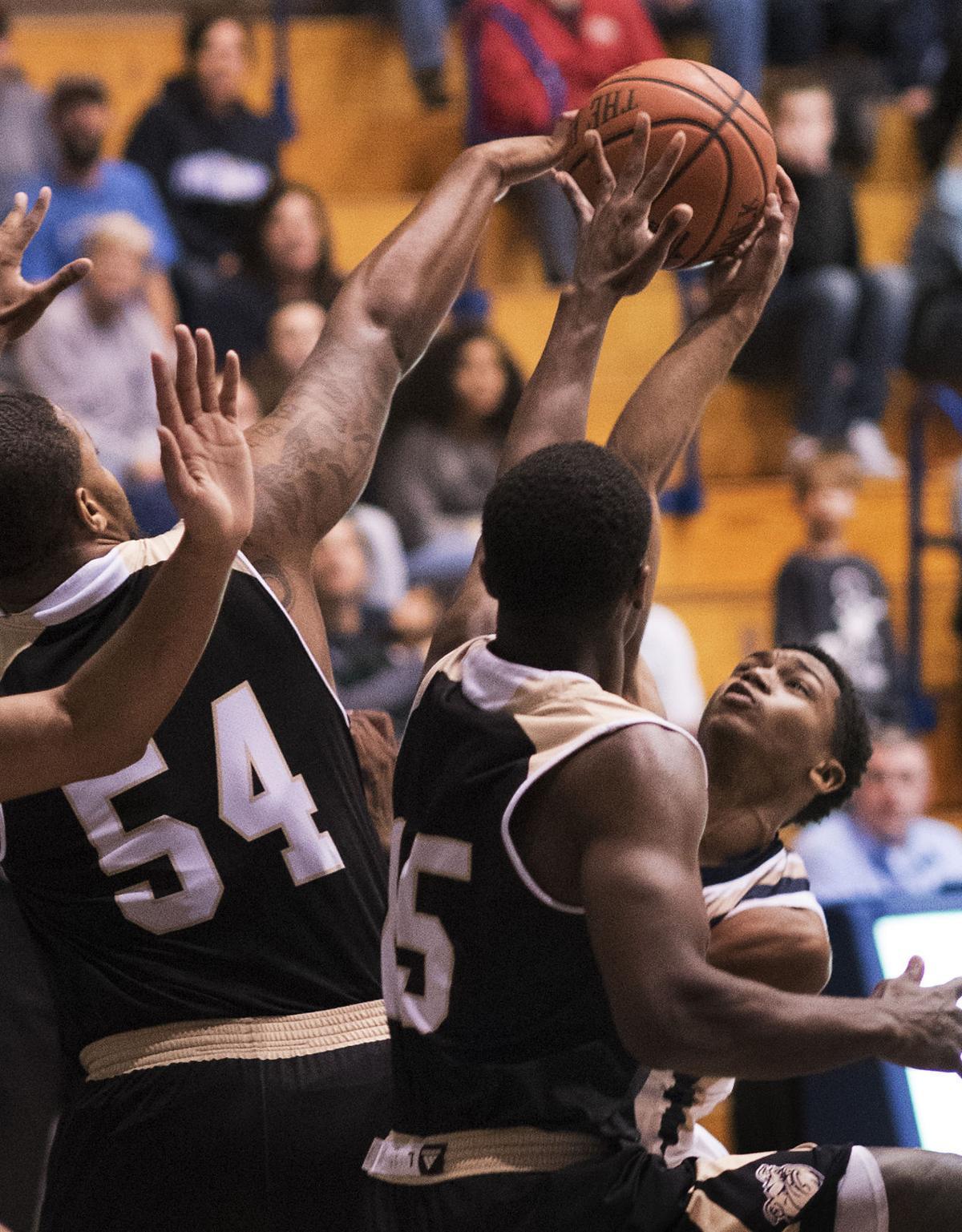 Photos Basketball Between Mount Saint Mary S University And