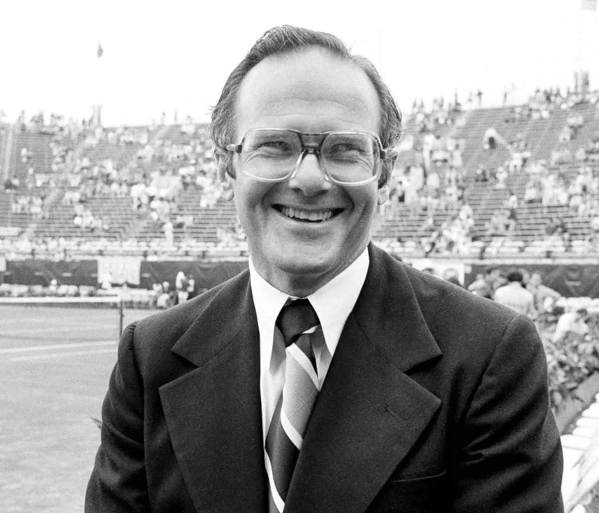 Chiefs owner, AFL creator Lamar Hunt dies at 74