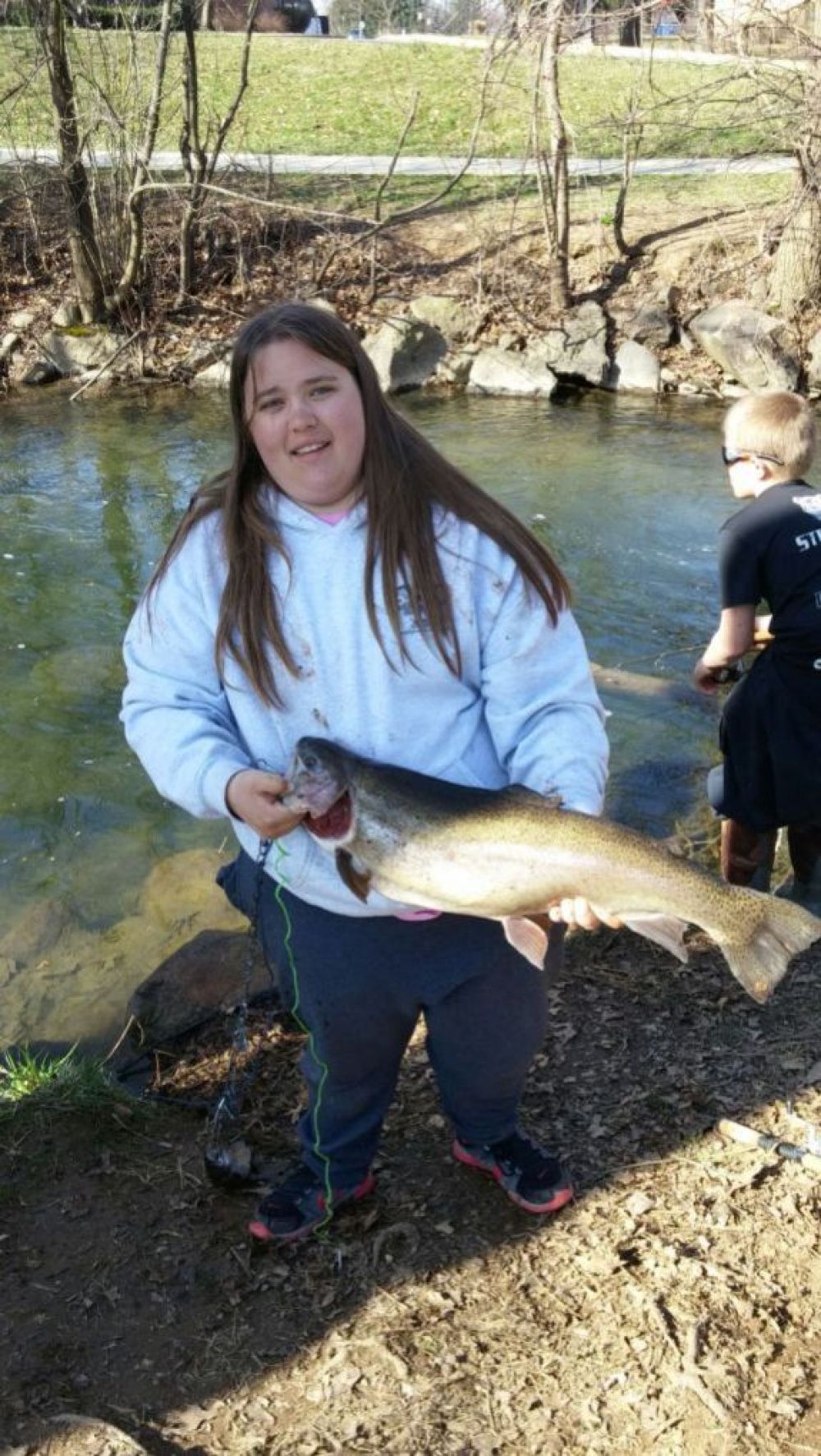 Outdoorswomen Teen lands rainbow trout ounces shy of state record