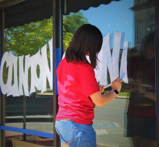 Local artist explores window painting, lettering