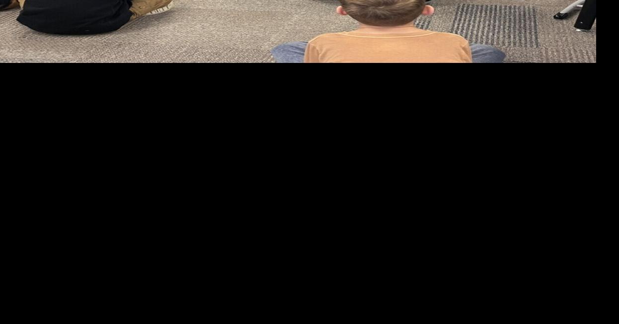 Frankfort police officer reads to local classroom; SRO Appreciation Day