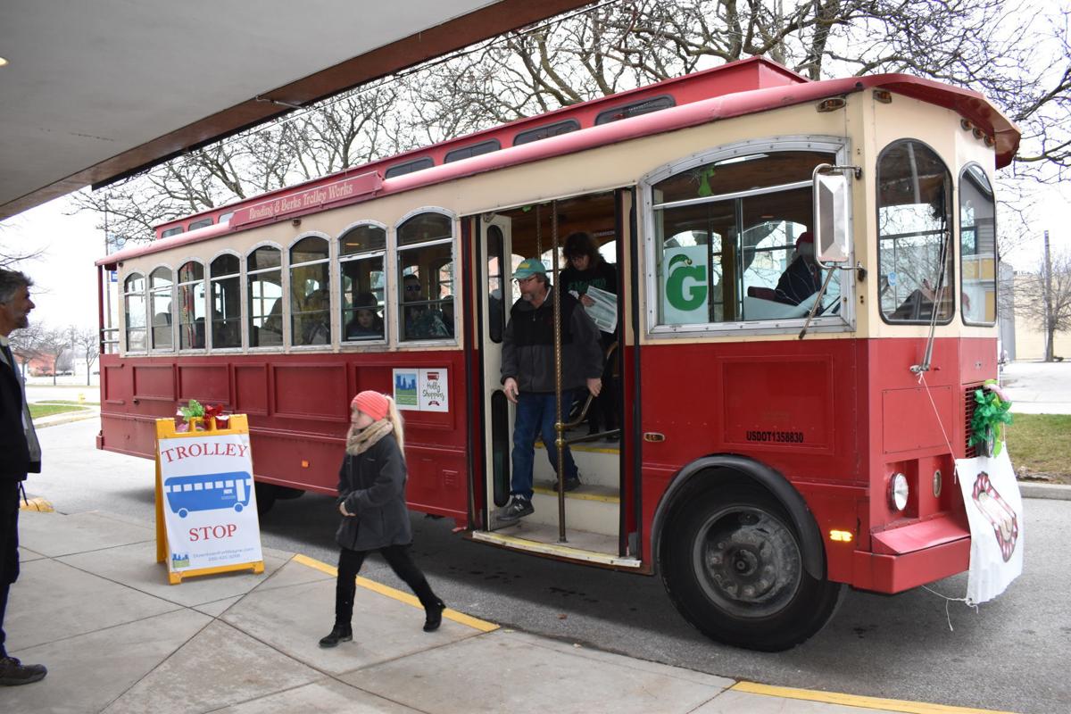 Holly Trolley shoppers pack small Fort Wayne shops Fwbusiness