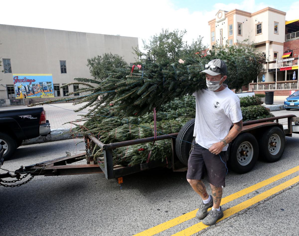 Float, tree-decorating contests meant to attract Galveston tourists | Local News | The Daily News