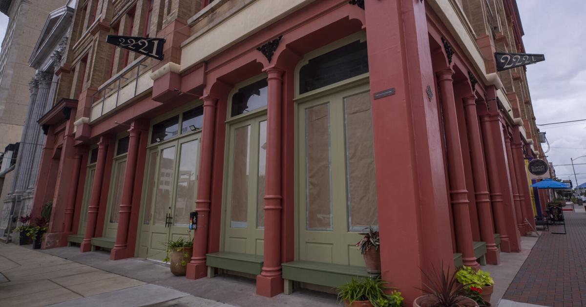 Biz Buzz- Earline's Downtown Dive