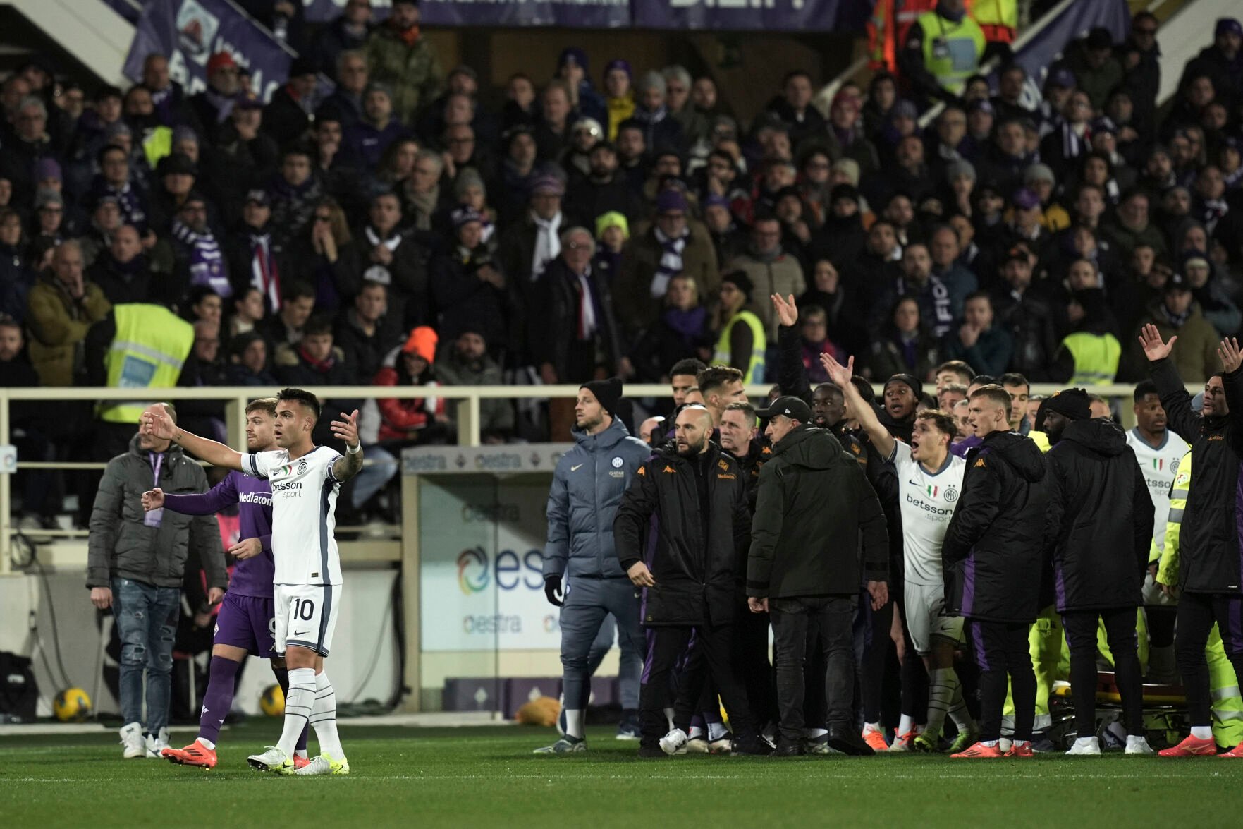 Fiorentina Midfielder Edoardo Bove In Medically Induced Coma After ...