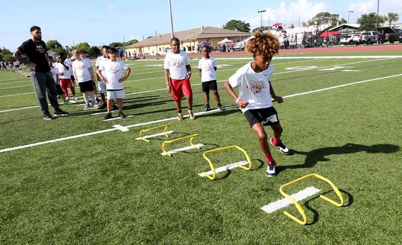 This city made me': Evans continues commitment to Galveston with annual  camp, Local Sports