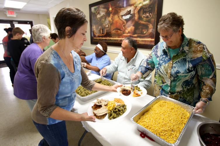 Mission Galveston feeds hundreds with annual Thanksgiving lunch Local