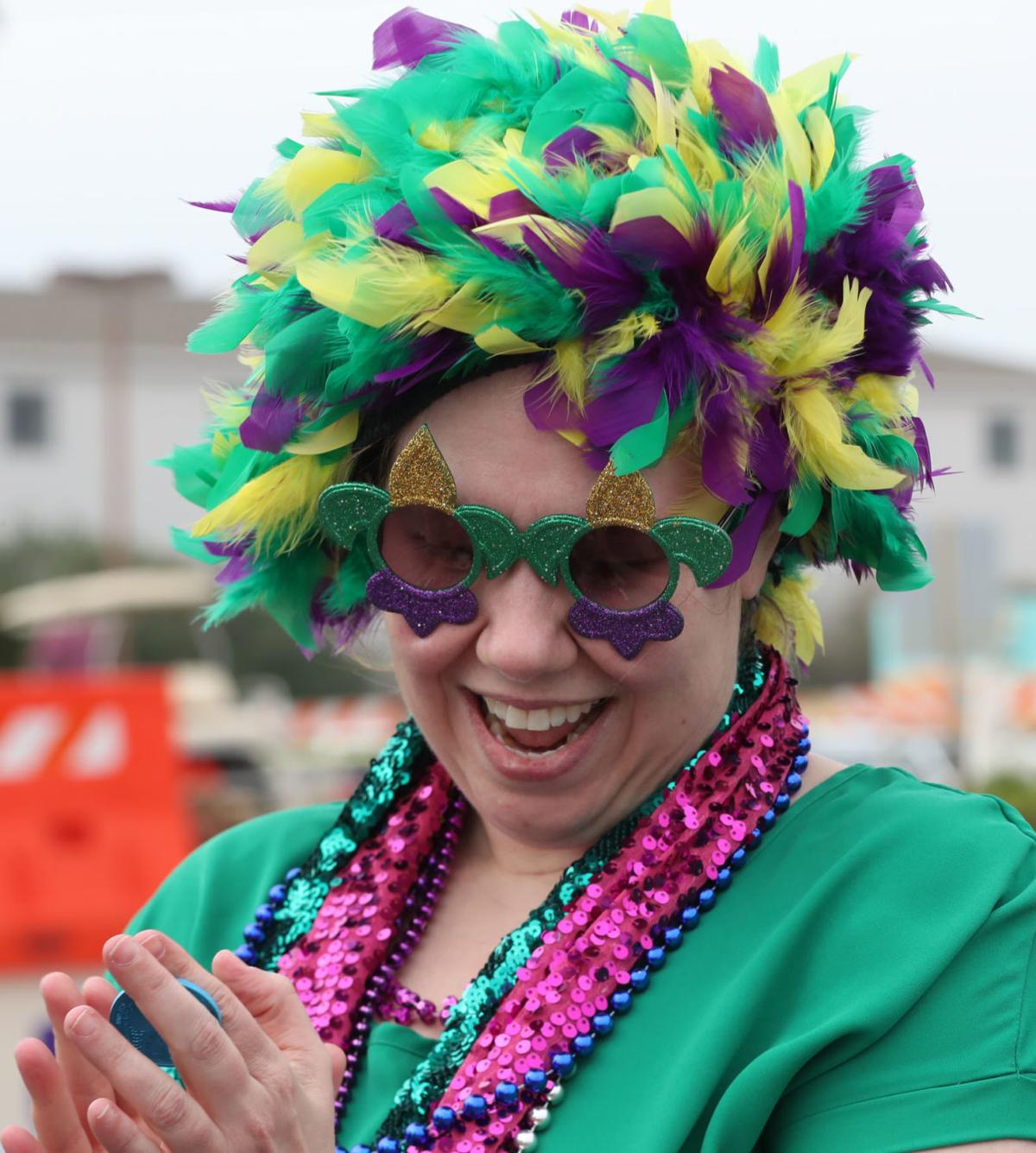 Mystic Krewe of Aquarius opens the second day of Mardi Gras | Local