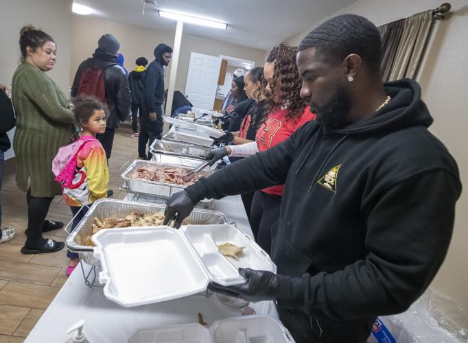 Mike Evans Family Foundation provides meals in Galveston, Local Sports