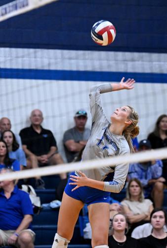 Friendswood sweeps Santa Fe in key District 18-5A volleyball match ...