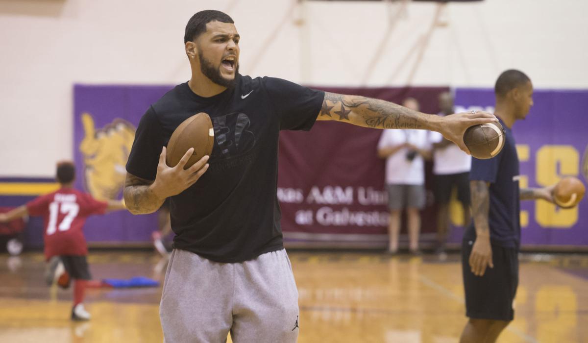 NFL wide receiver Mike Evans returns to Galveston for free football