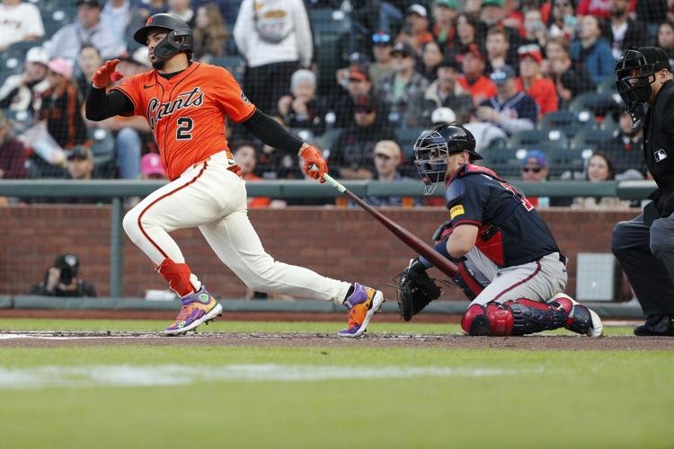 Giants beat the slumping Braves 54 in 10 innings on a wild pitch