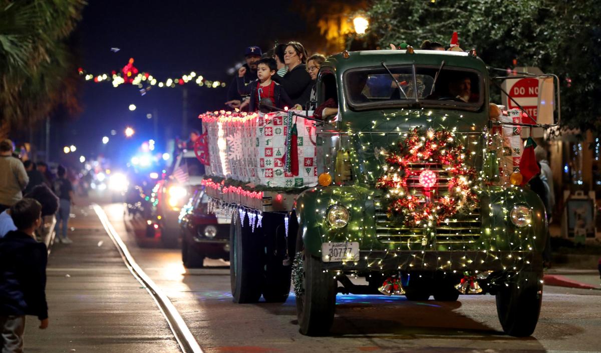 Galveston keeps the holiday spirit rolling with annual Christmas parade Local News The Daily