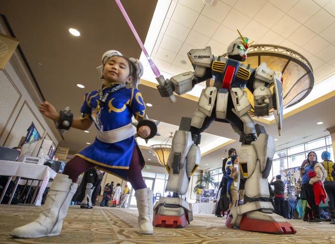 Participants find love, lots of costumes at convention | Local News | The  Daily News