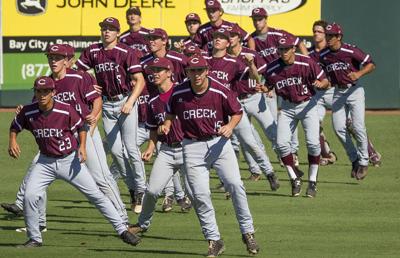 Senior Strong Winning Mentality Of Senior Core Leads Clear Creek To Regional Final High School Sports The Daily News