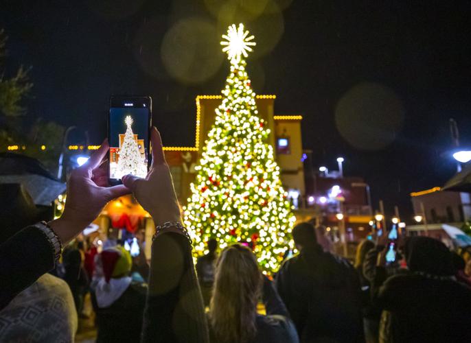 Galveston rings in the holidays with downtown Christmas tree lighting