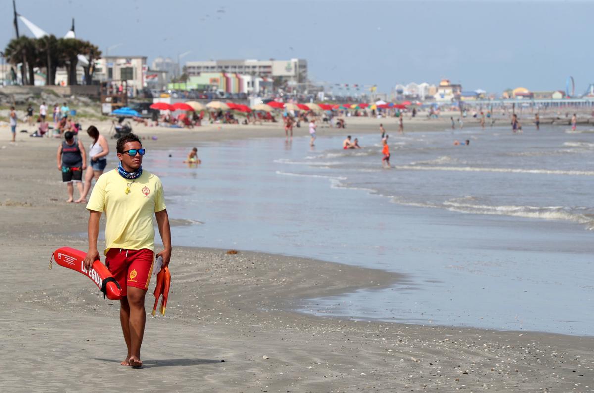Despite Covid 19 Crowds Expected In Galveston For Summer S Despite Covid 19 Crowds Expected