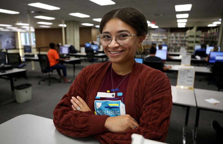 Rosenberg Library to hire bilingual teachers to improve digital