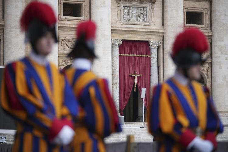 AP PHOTOS Body of Pope Francis arrives at St. Peter’s Basilica
