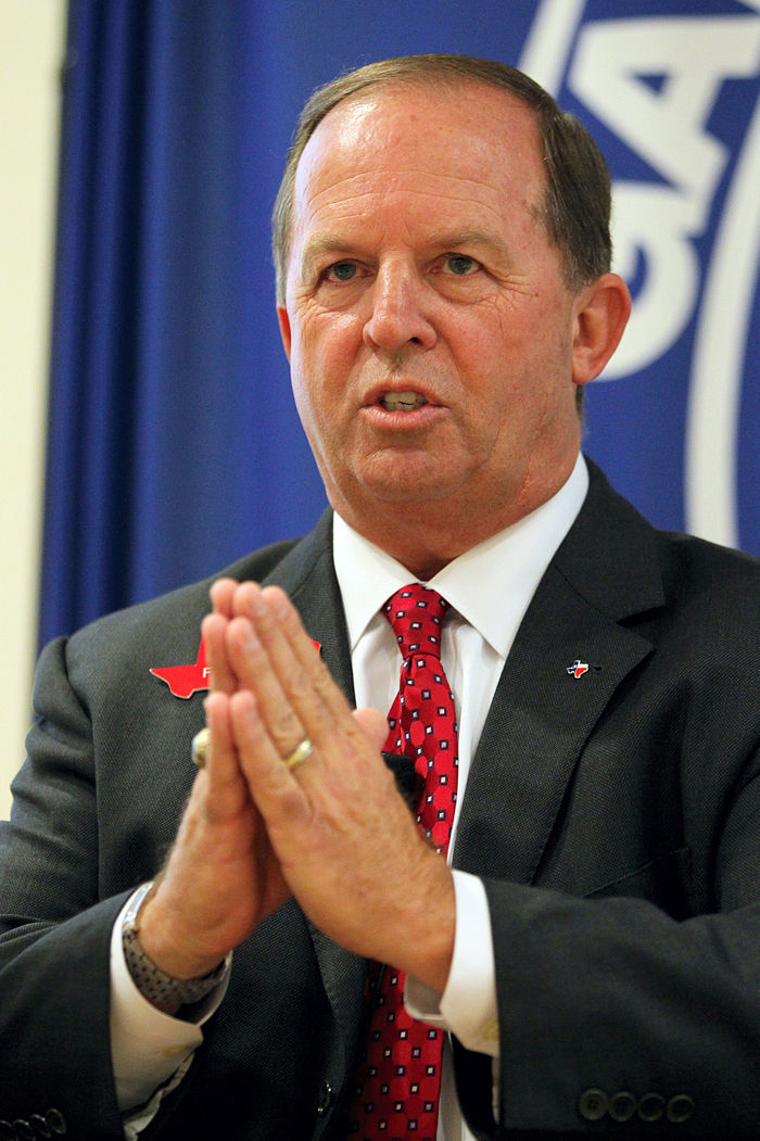 Faircloth, Criss talk issues during Daily News Forum