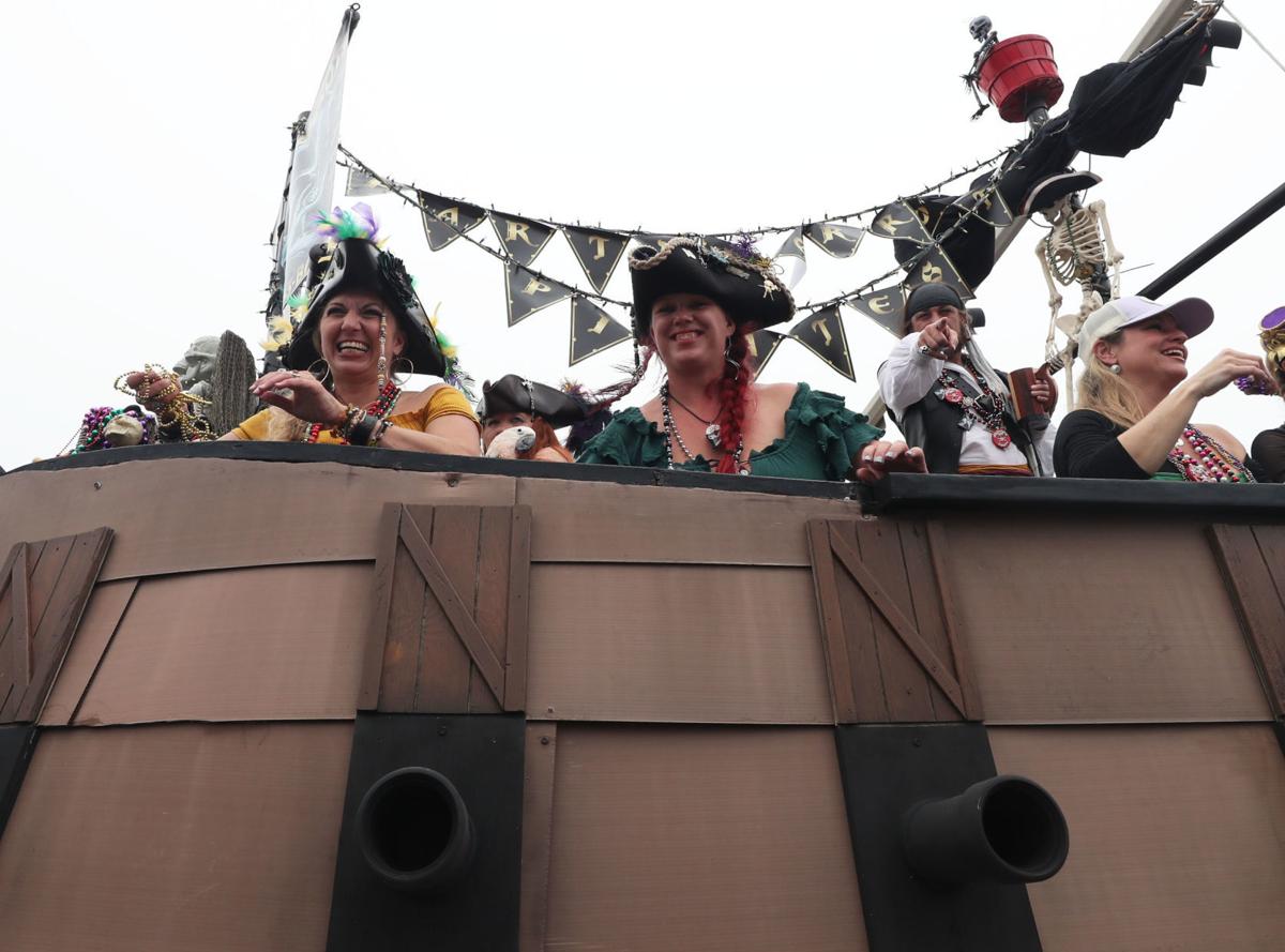 Revelers celebrate Mardi Gras on the Seawall | Local News | The Daily News