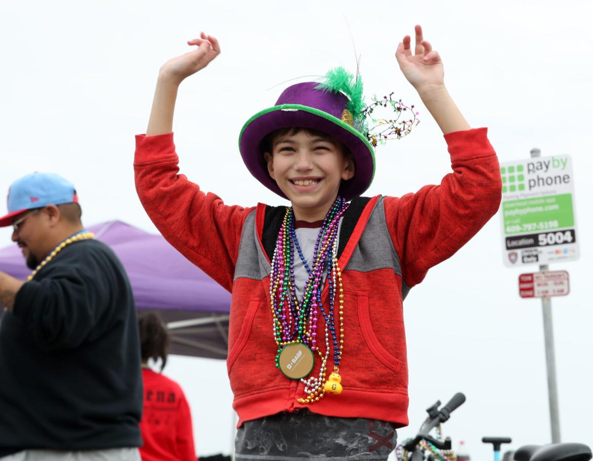 Mystic Krewe of Aquarius opens the second day of Mardi Gras | Local