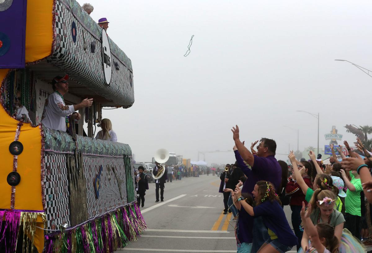 Revelers celebrate Mardi Gras on the Seawall | Local News | The Daily News