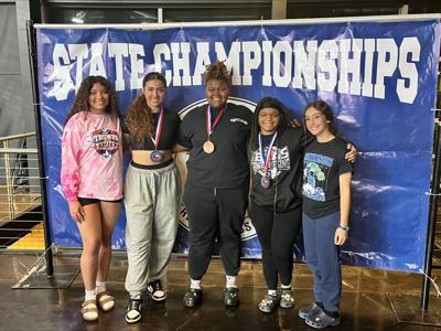 Dickinson girls powerlifters