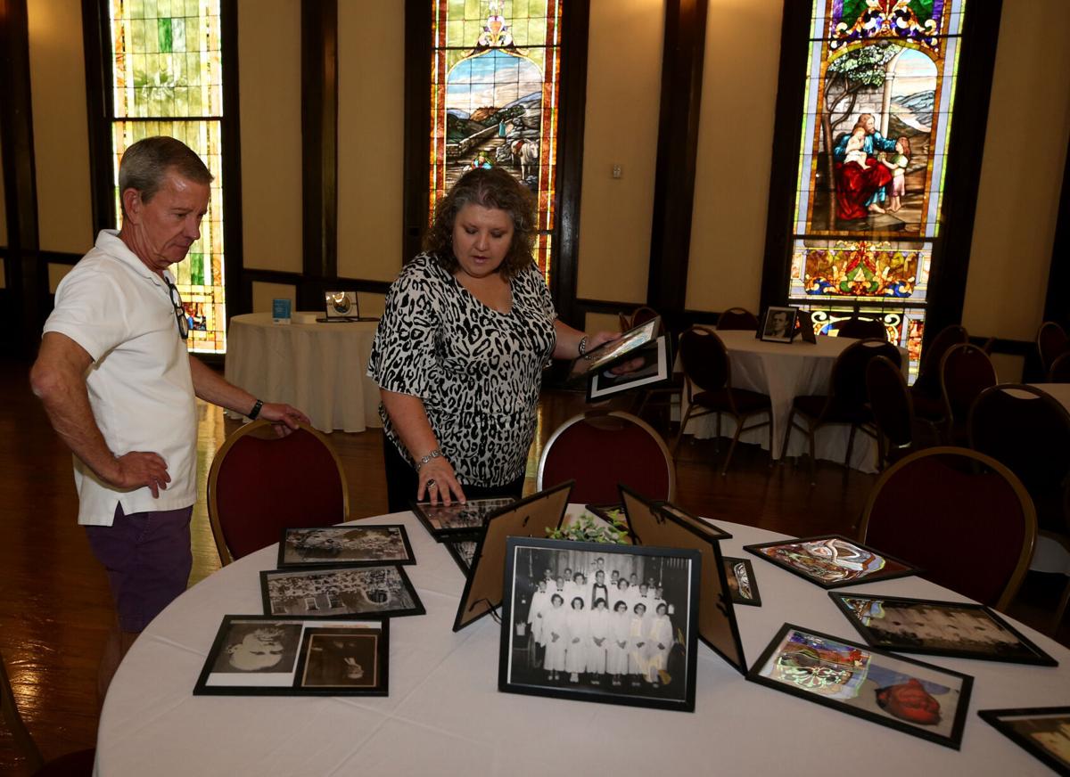 Gracie Abrams Just Wore a Full-On Wedding Dress and Veil to the Grammys, image size:1200x872