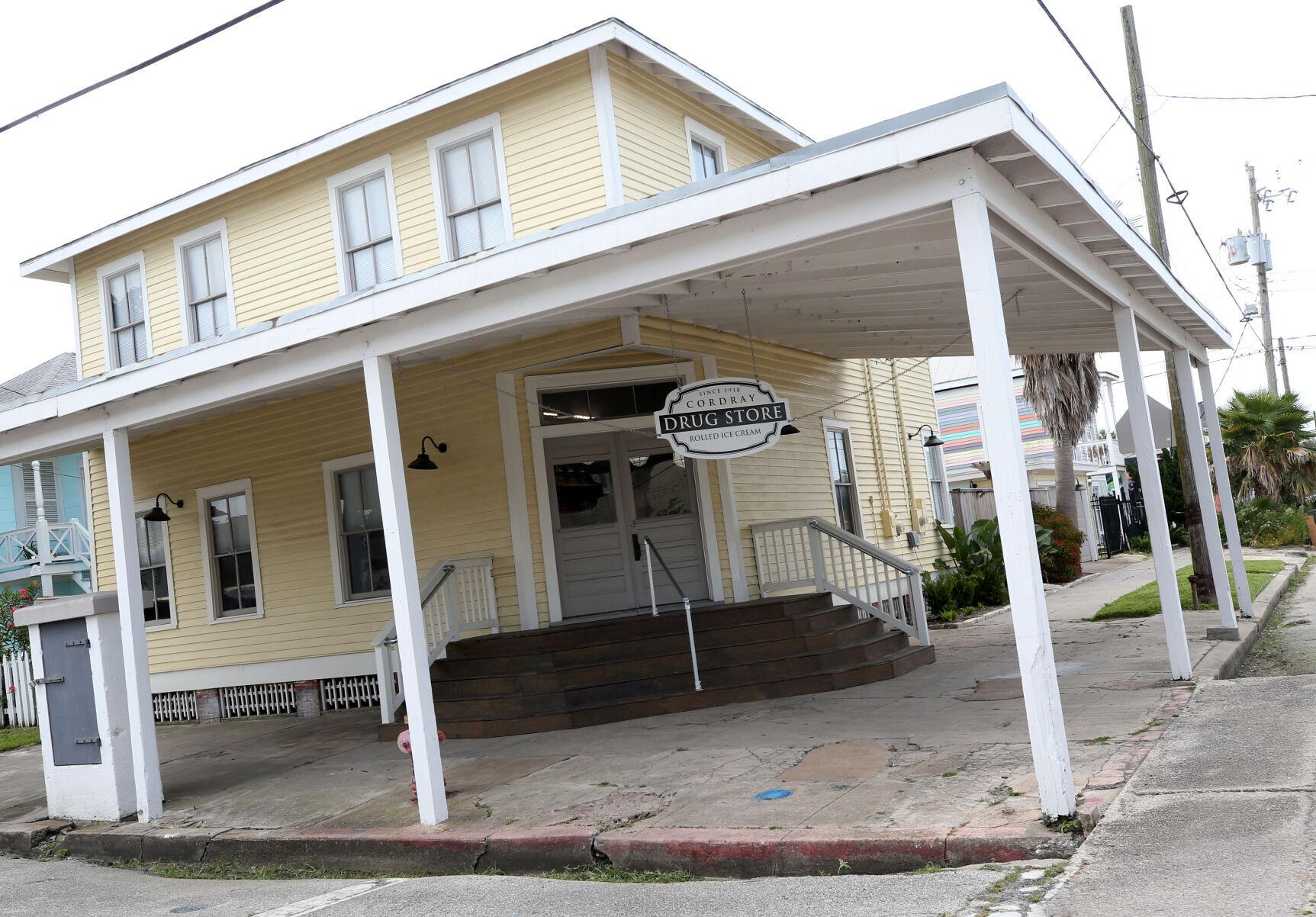 TV stars open Galveston ice cream shop; seafood restaurant to replace