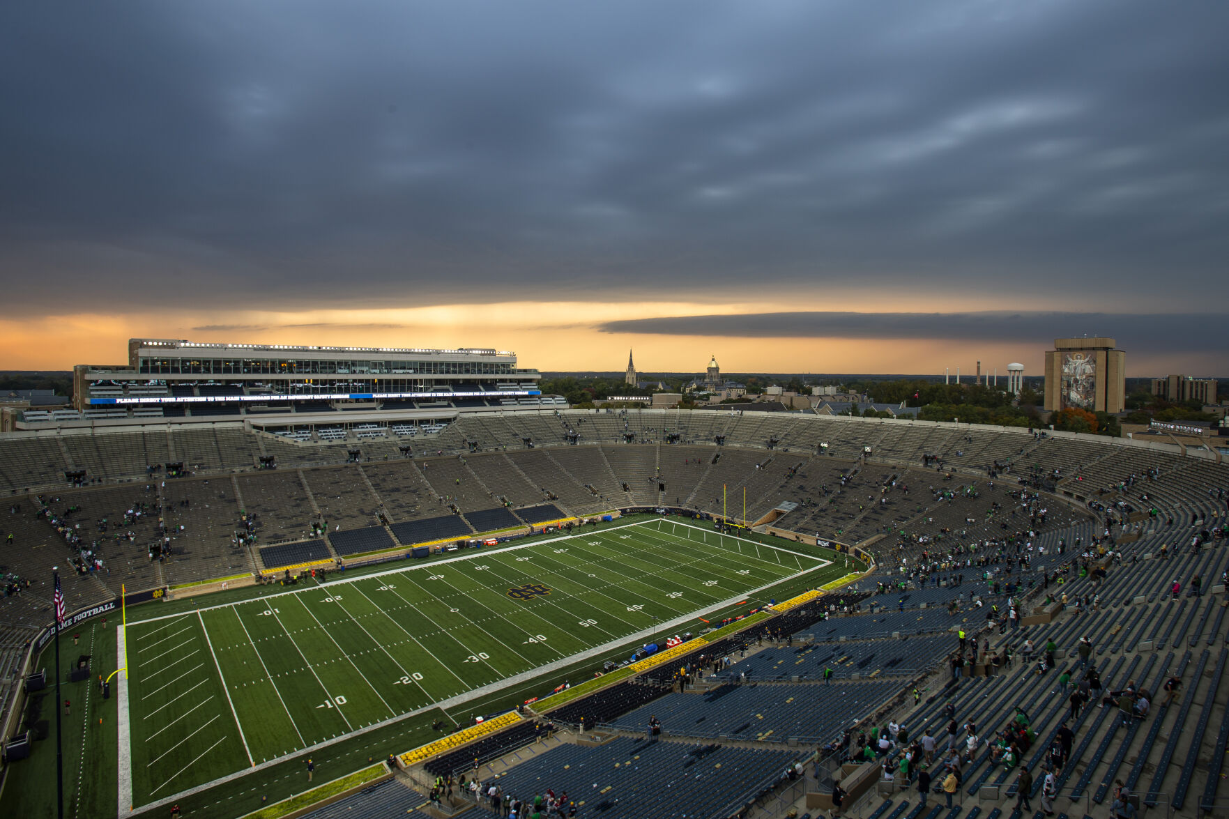 Leonard Throws 3 TD Passes And Runs For Another Score As No. 11 Notre ...